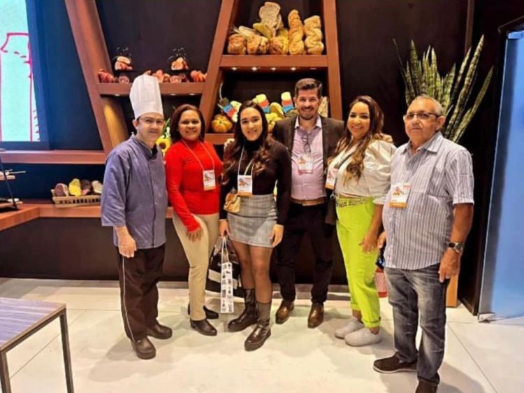 Empresários da Casa dos salgados em Teresina (no clic) durante o evento em SP