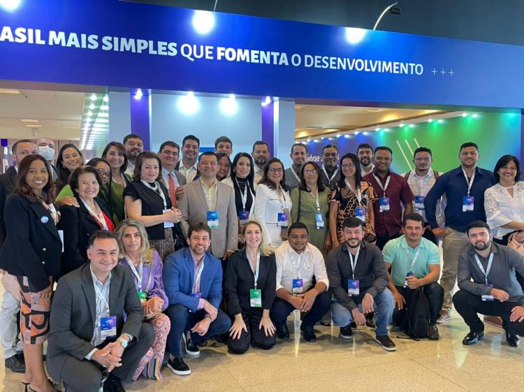 O evento conta com uma vasta programação de painéis e palestras, com especialistas de renome nacional