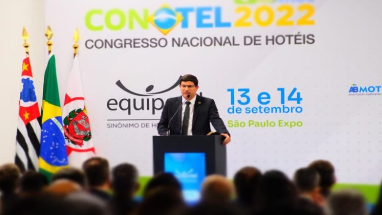 MINISTRO DO TURISMO CARLOS BRITO: "avanços da hotelaria em 2022, como o registro de 64% da taxa de ocupação no mês de julho"