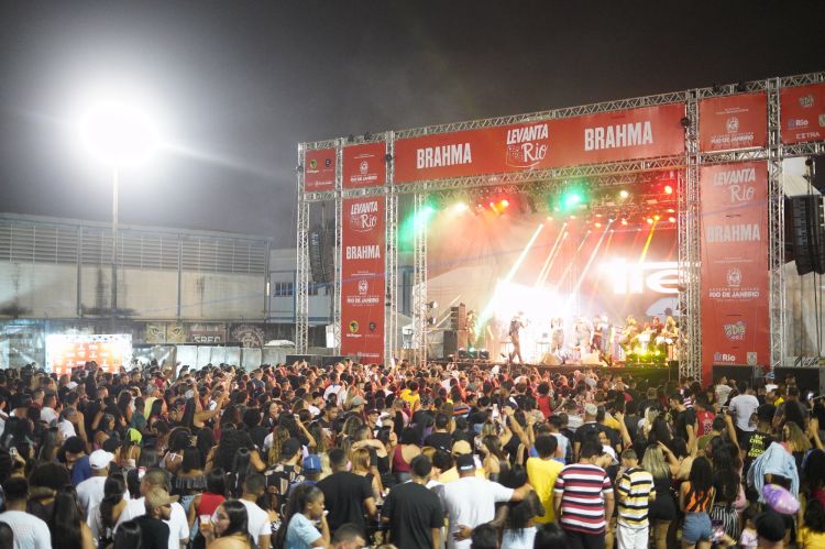 Abertura com artistas locais: Bloco AfroReggae e Sidney DJ
