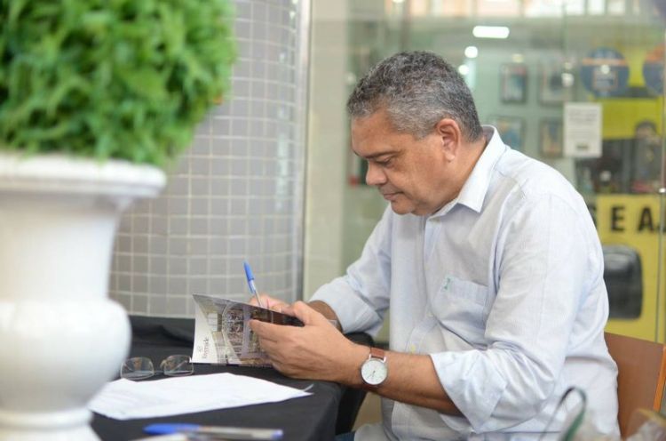 Paulo Chaves lança novo livro dia 5
