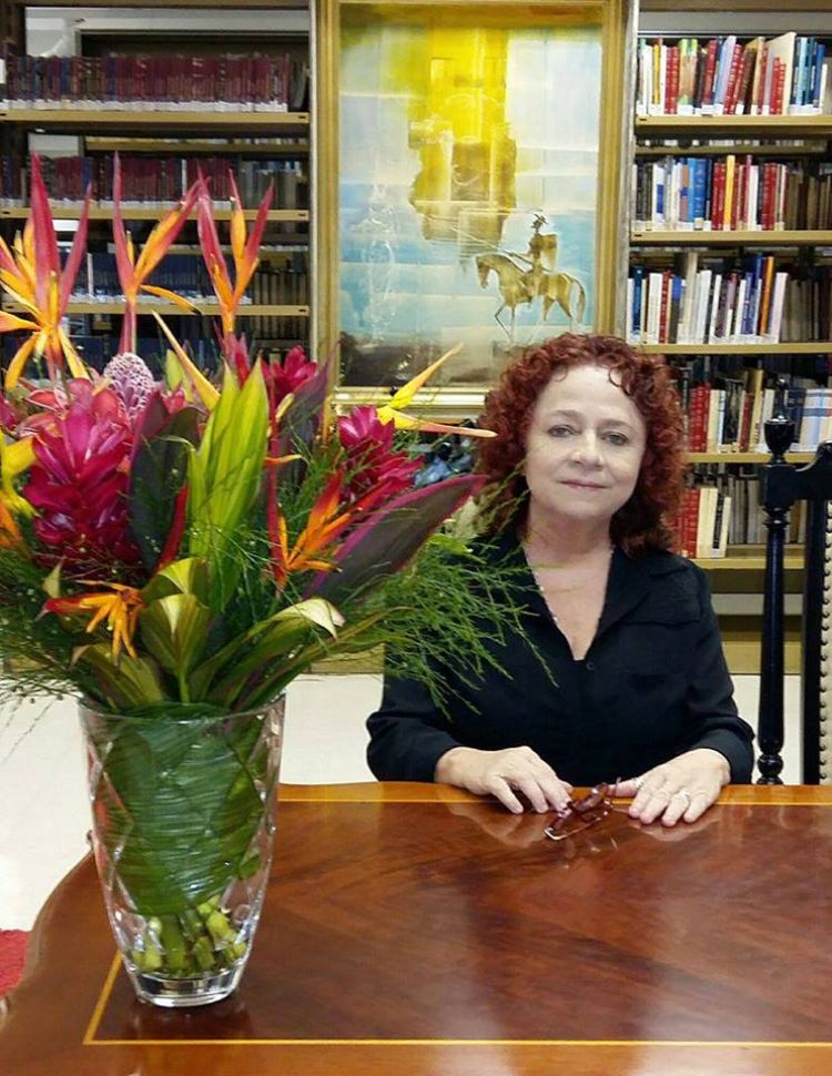 Marleide Lins é uma poetisa brasileira, participante dos movimentos culturais da década de 70