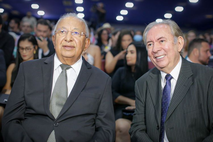 O prefeito de THE e o secretário de Planejamento João Henrique na solenidade