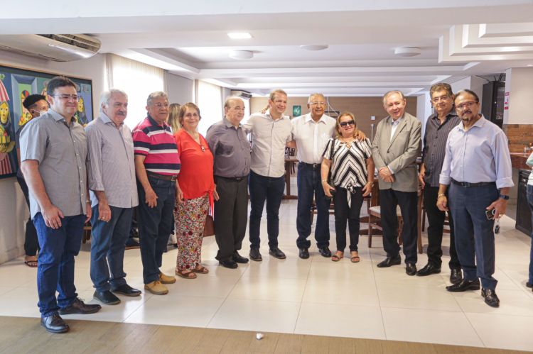 No clic: o prefeito de THE Dr. Pessoa, secretários, diretores do Iate Clube de Teresina