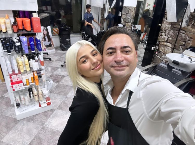 É esbanjando beleza que Karlos e Bárbara desejam a todos um feliz ano novo!