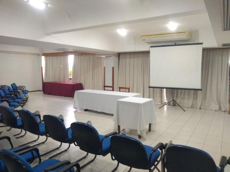 Sala Araponga com capacidade de 100 a 150 lugares