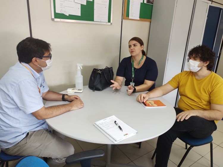 Reunião do coordenador de limpeza da SEMDUH com representantes da Abrasel (Foto: Ascom/SEMDUH)