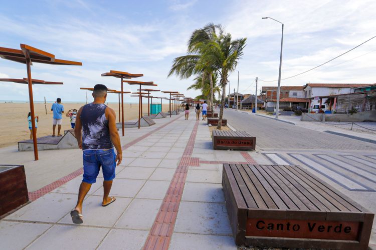 Orla da aprazível praia de Bitupitá no Ceará
