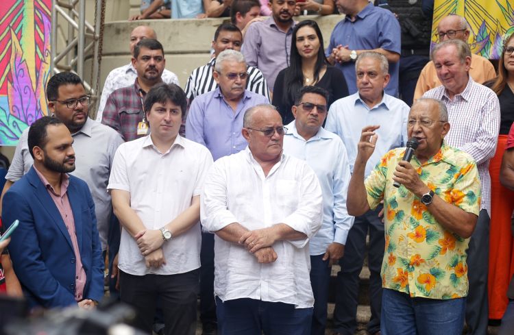 Chegando a folia de momo