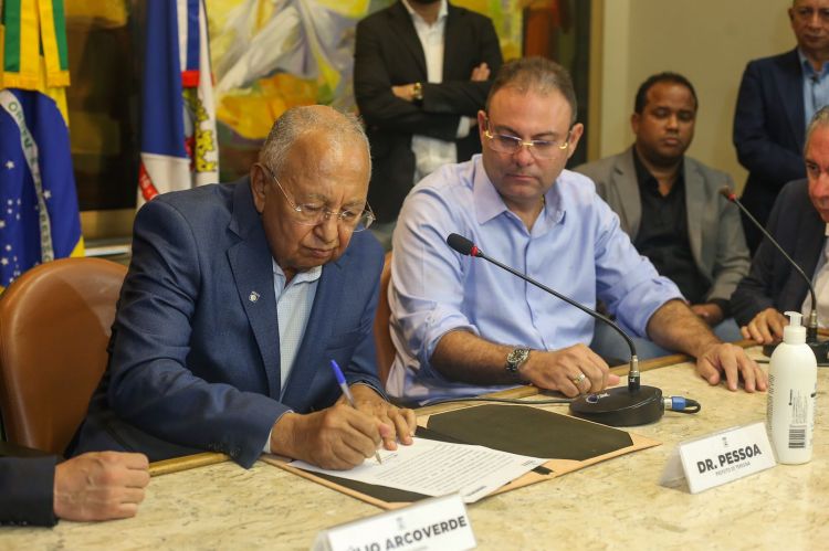 Dr. Pessoa empossa Jeová na Saad Sul