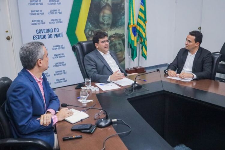 Rafael Fonteles em reunião com o Coordenador Geral da COJUV, Everton Calisto