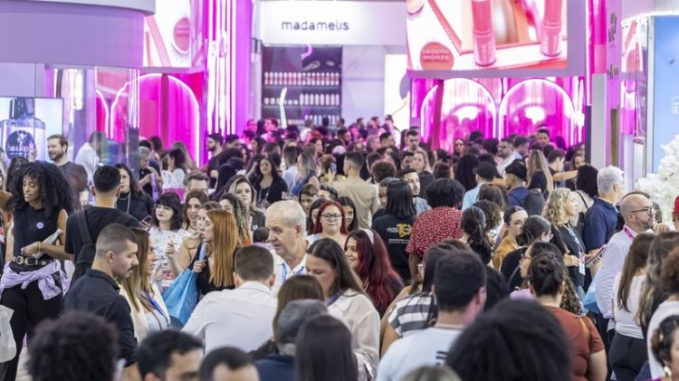A Beauty Fair atua como plataforma de negócios, relacionamento e desenvolvimento do varejo, indústria e profissionais. A Beauty Fair atua como plataforma de negócios, relacionamento e desenvolvimento do varejo, indústria e profissionais.