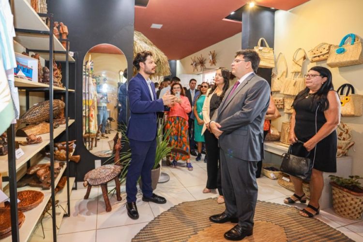 Rafael Fonteles visita a sede da Casa Design na inauguração Rafael Fonteles visita a sede da Casa Design na inauguração